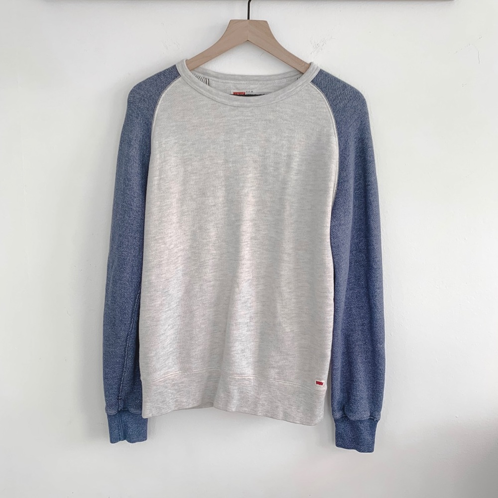 Levi’s | crewneck sweater
